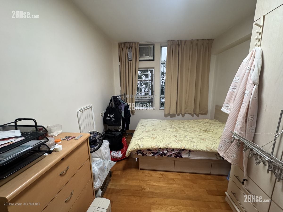 Whampoa Garden Sell 4 Bedrooms , 2 Bathrooms 755 ft²