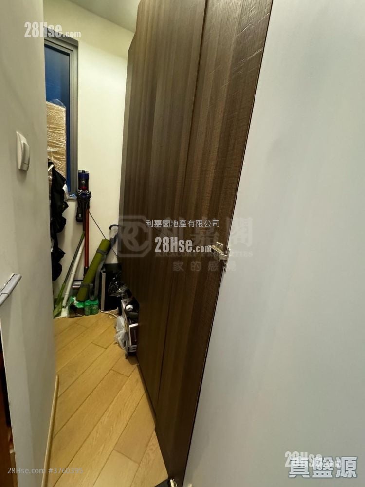 Novum West Sell 2 Bedrooms , 1 Bathroom 540 ft²