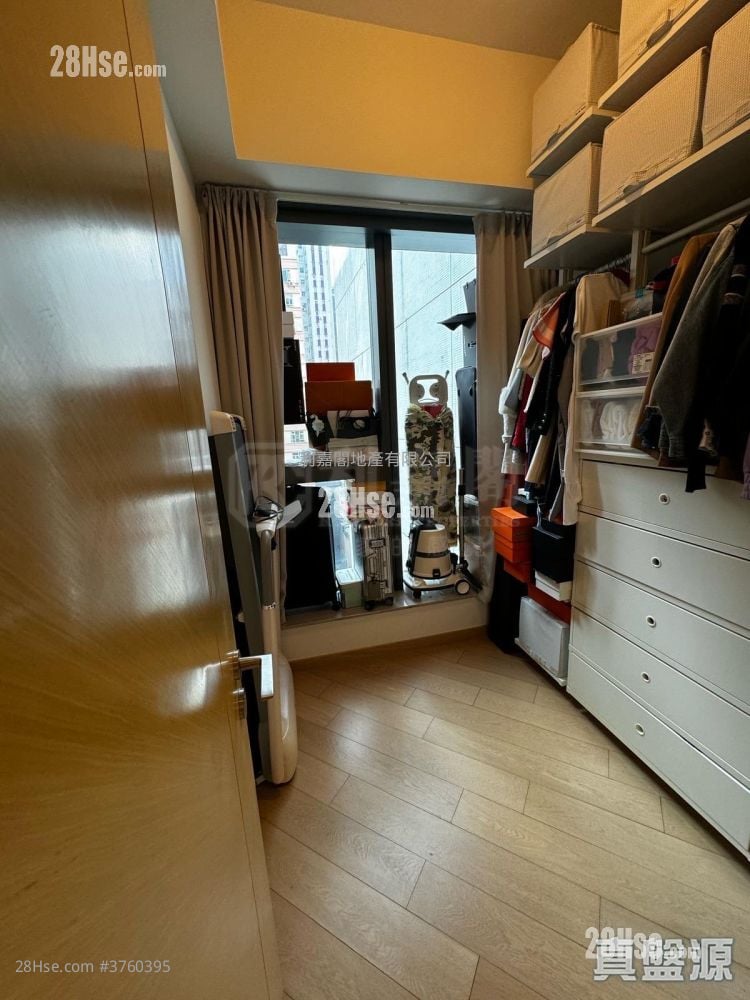 Novum West Sell 2 Bedrooms , 1 Bathroom 540 ft²