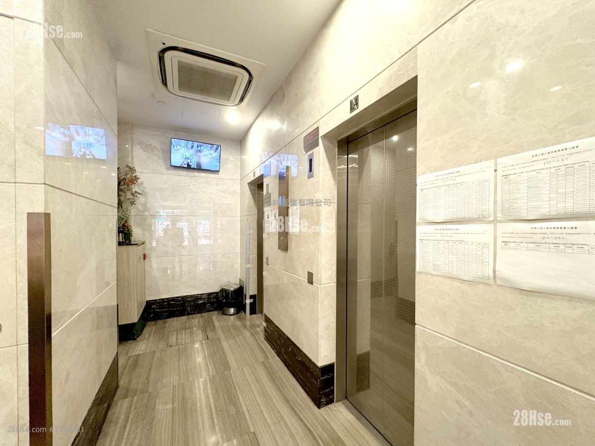 Lobby: Yue King Building Sell 2 Bedrooms , 1 Bathroom 580 ft²