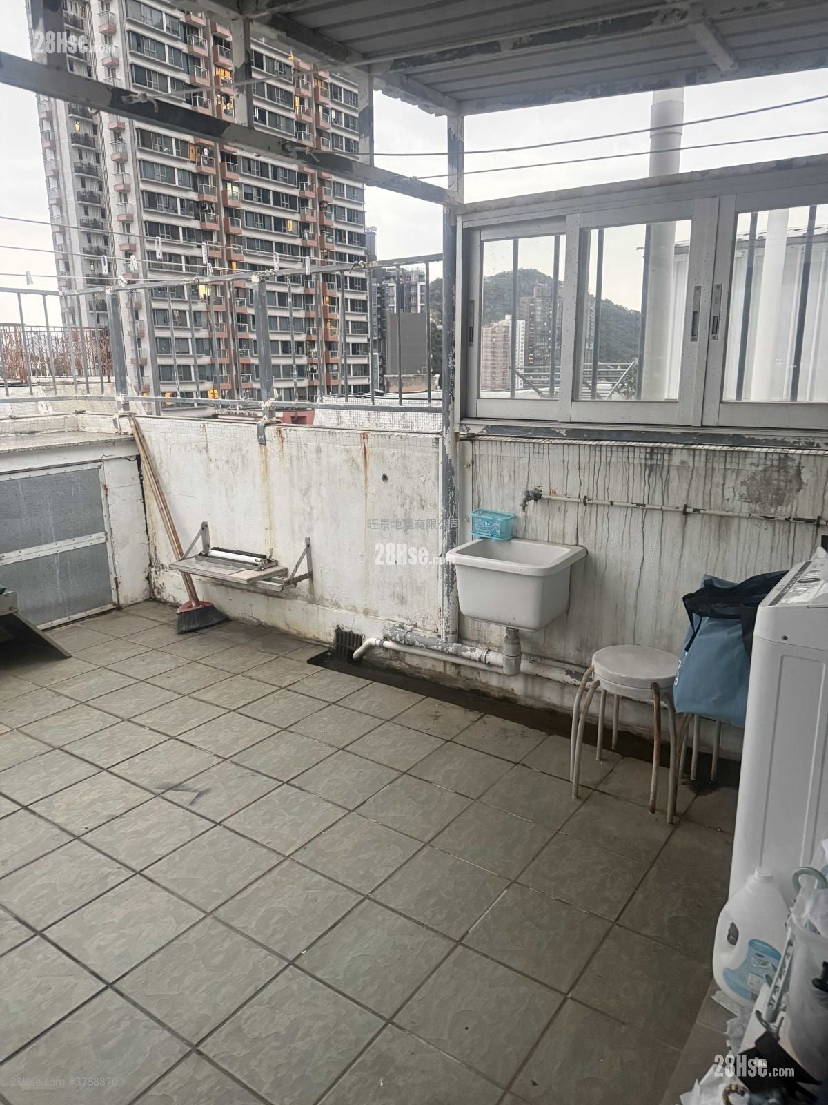 Hong Wah Mansion Sell 2 Bedrooms 325 ft²