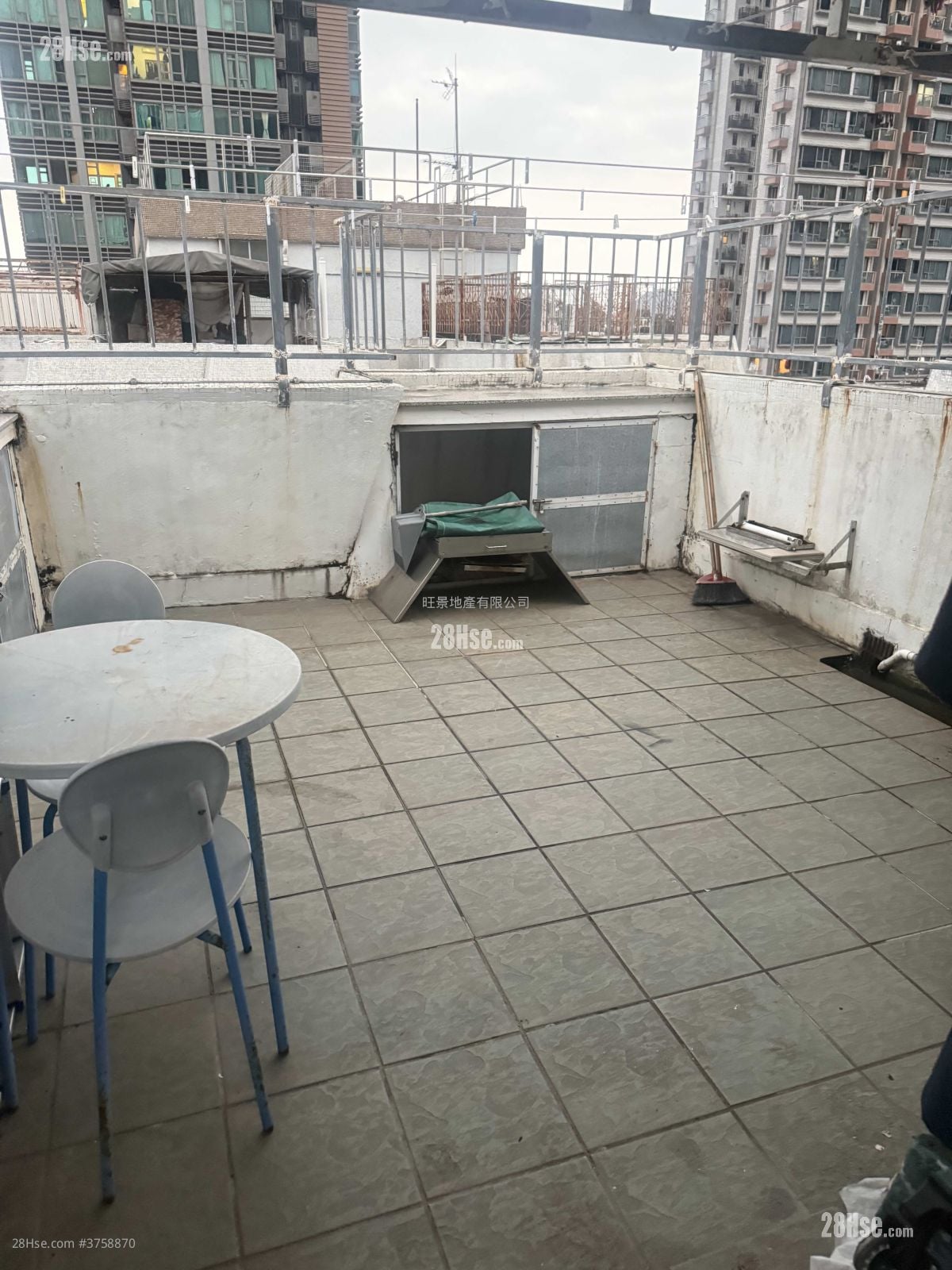 Hong Wah Mansion Sell 2 Bedrooms 325 ft²