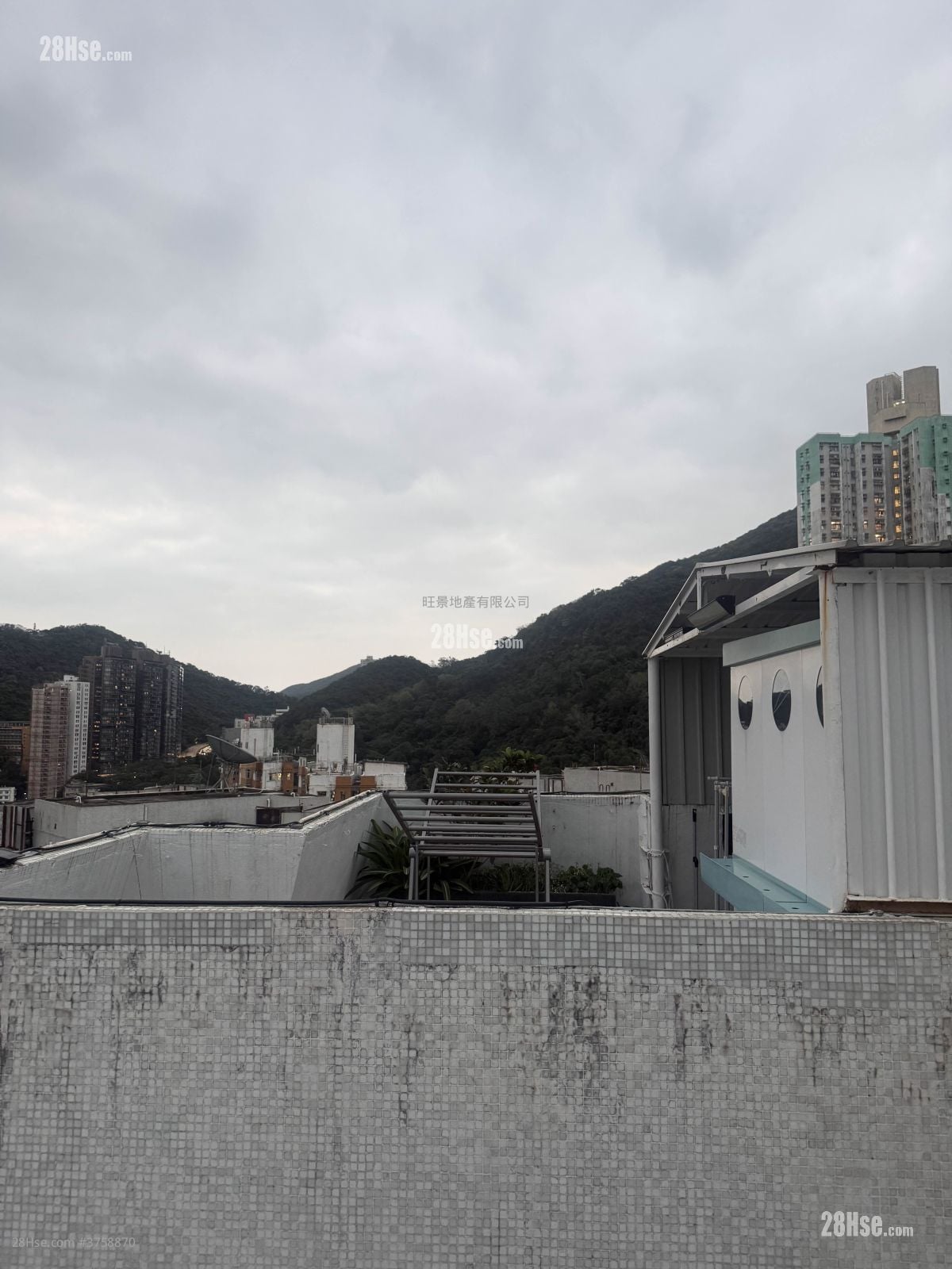 Hong Wah Mansion Sell 2 Bedrooms 325 ft²