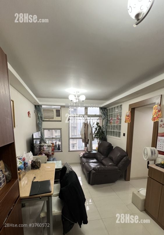 Tsz Oi Court Sell 3 Bedrooms , 2 Bathrooms 650 ft²