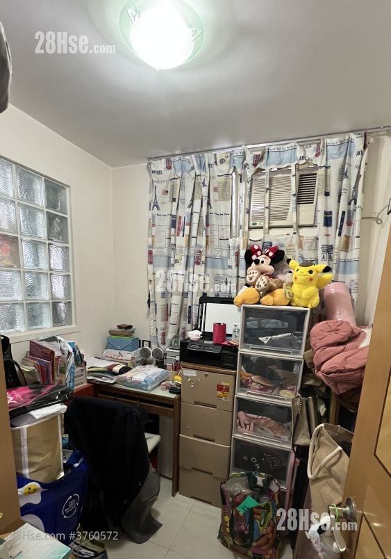 Tsz Oi Court Sell 3 Bedrooms , 2 Bathrooms 650 ft²