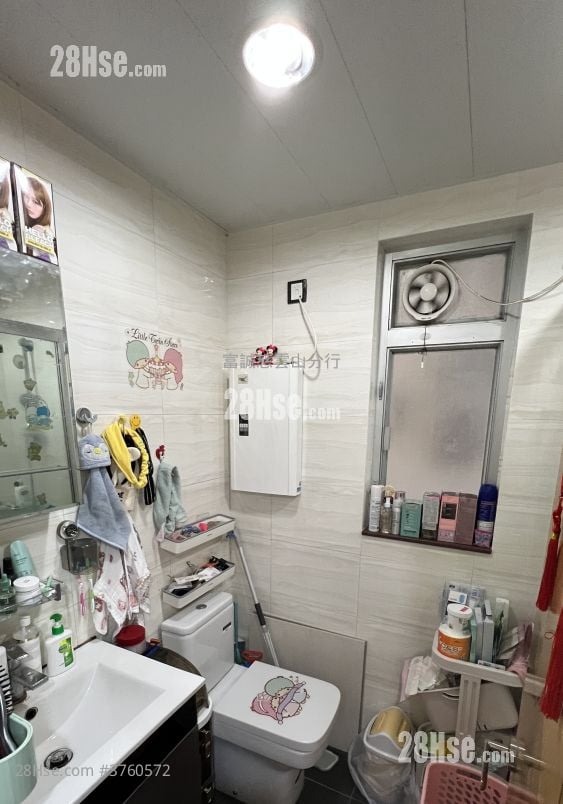 Tsz Oi Court Sell 3 Bedrooms , 2 Bathrooms 650 ft²