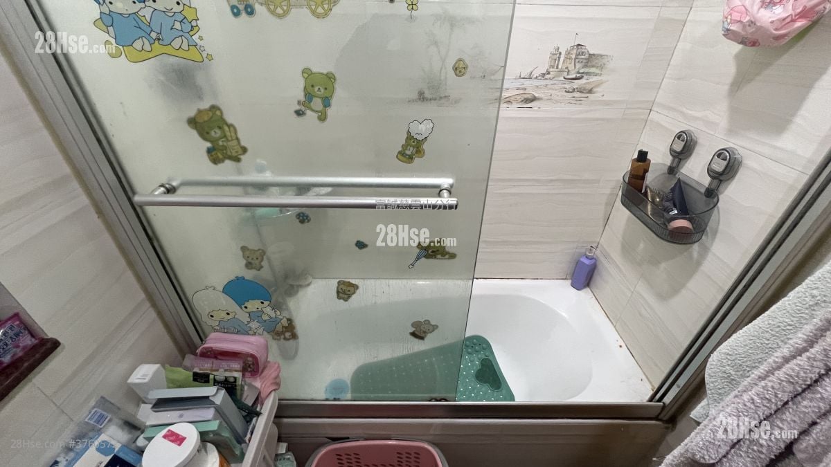 Tsz Oi Court Sell 3 Bedrooms , 2 Bathrooms 650 ft²