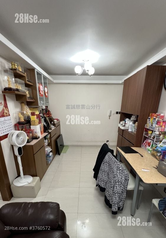 Tsz Oi Court Sell 3 Bedrooms , 2 Bathrooms 650 ft²