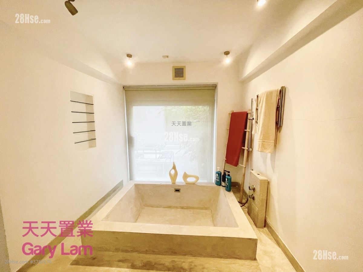 Royal Castle Sell 4 Bedrooms , 4 Bathrooms 2,720 ft²