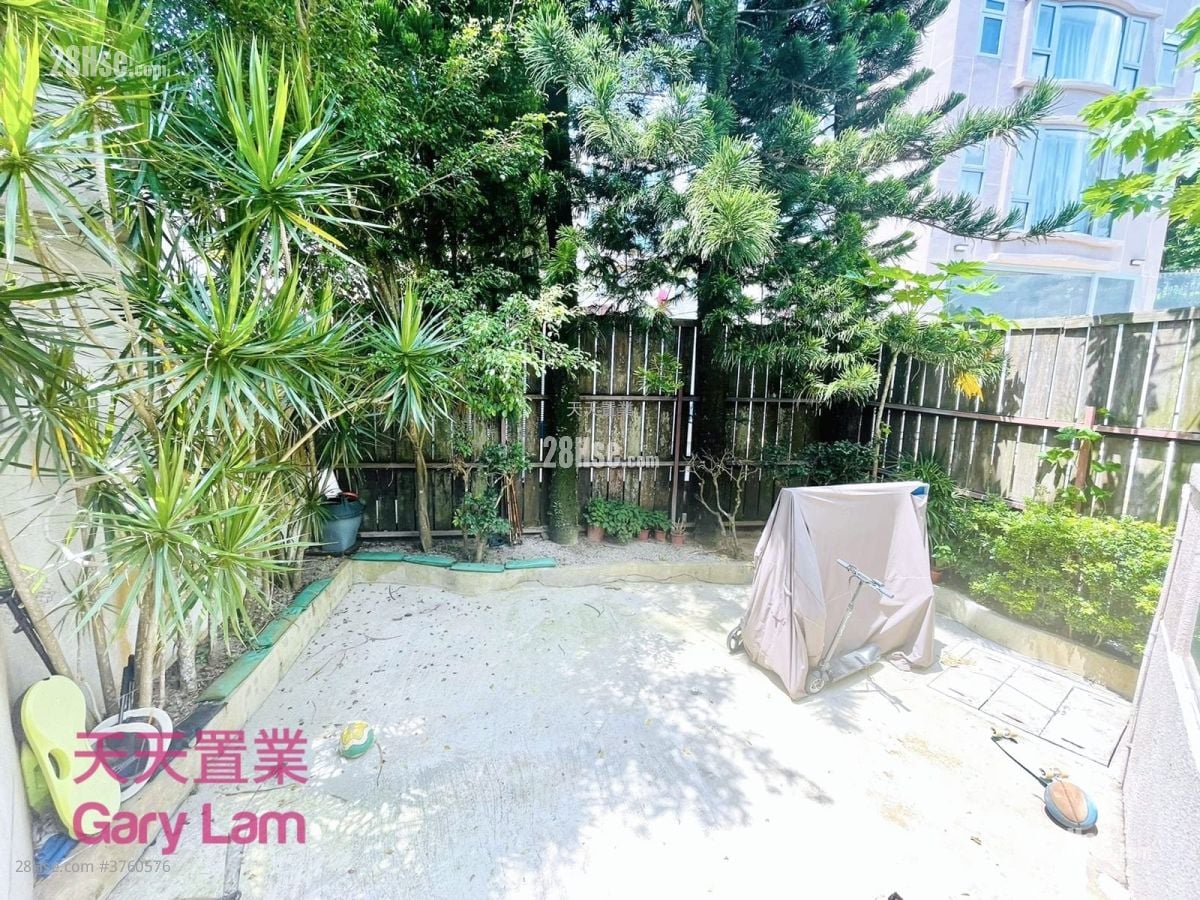 Royal Castle Sell 4 Bedrooms , 4 Bathrooms 2,720 ft²