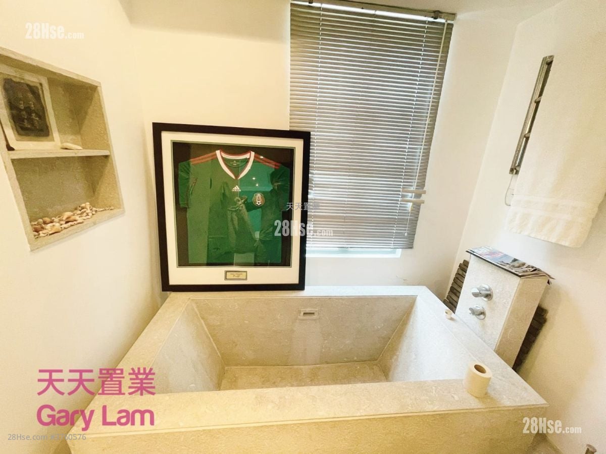 Royal Castle Sell 4 Bedrooms , 4 Bathrooms 2,720 ft²