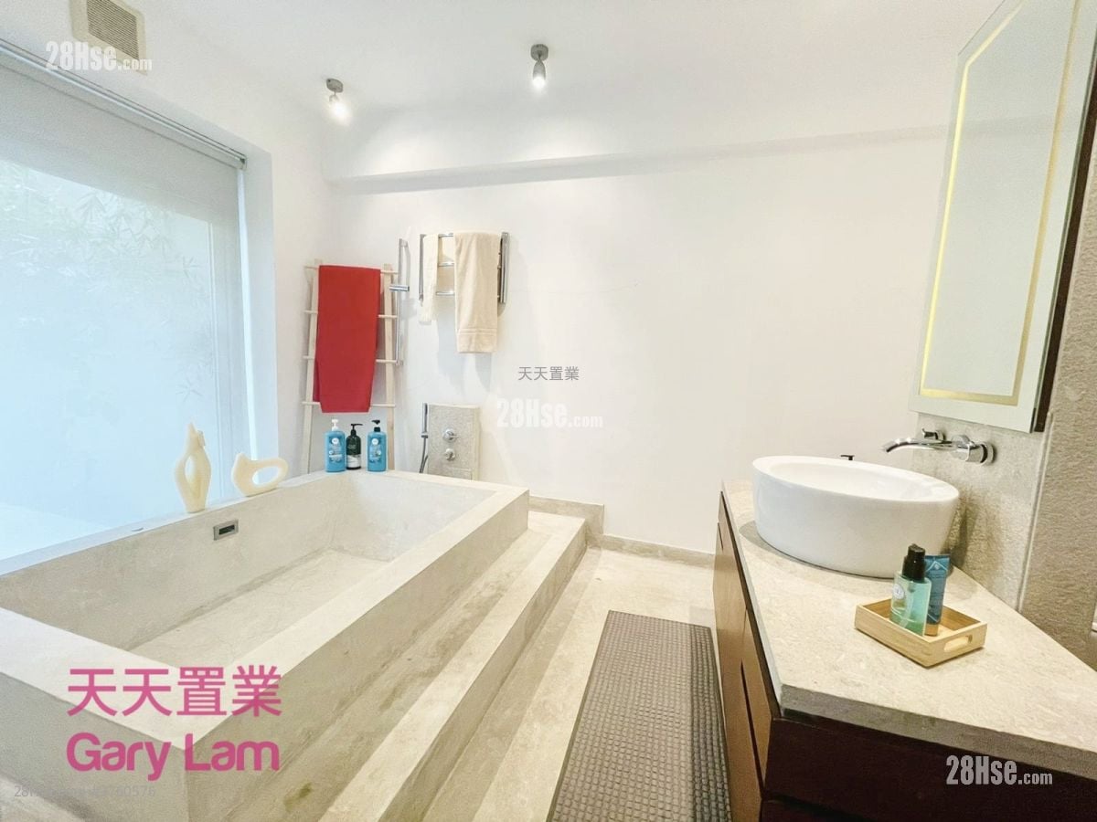 Royal Castle Sell 4 Bedrooms , 4 Bathrooms 2,720 ft²