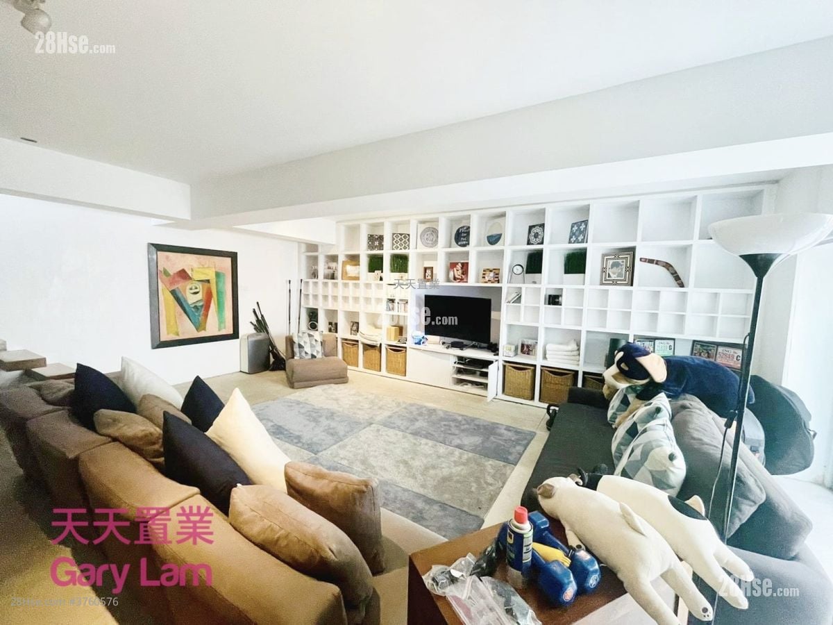 Royal Castle Sell 4 Bedrooms , 4 Bathrooms 2,720 ft²