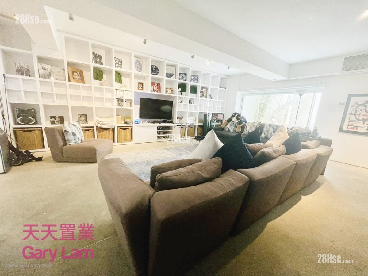 Royal Castle Sell 4 Bedrooms , 4 Bathrooms 2,720 ft²