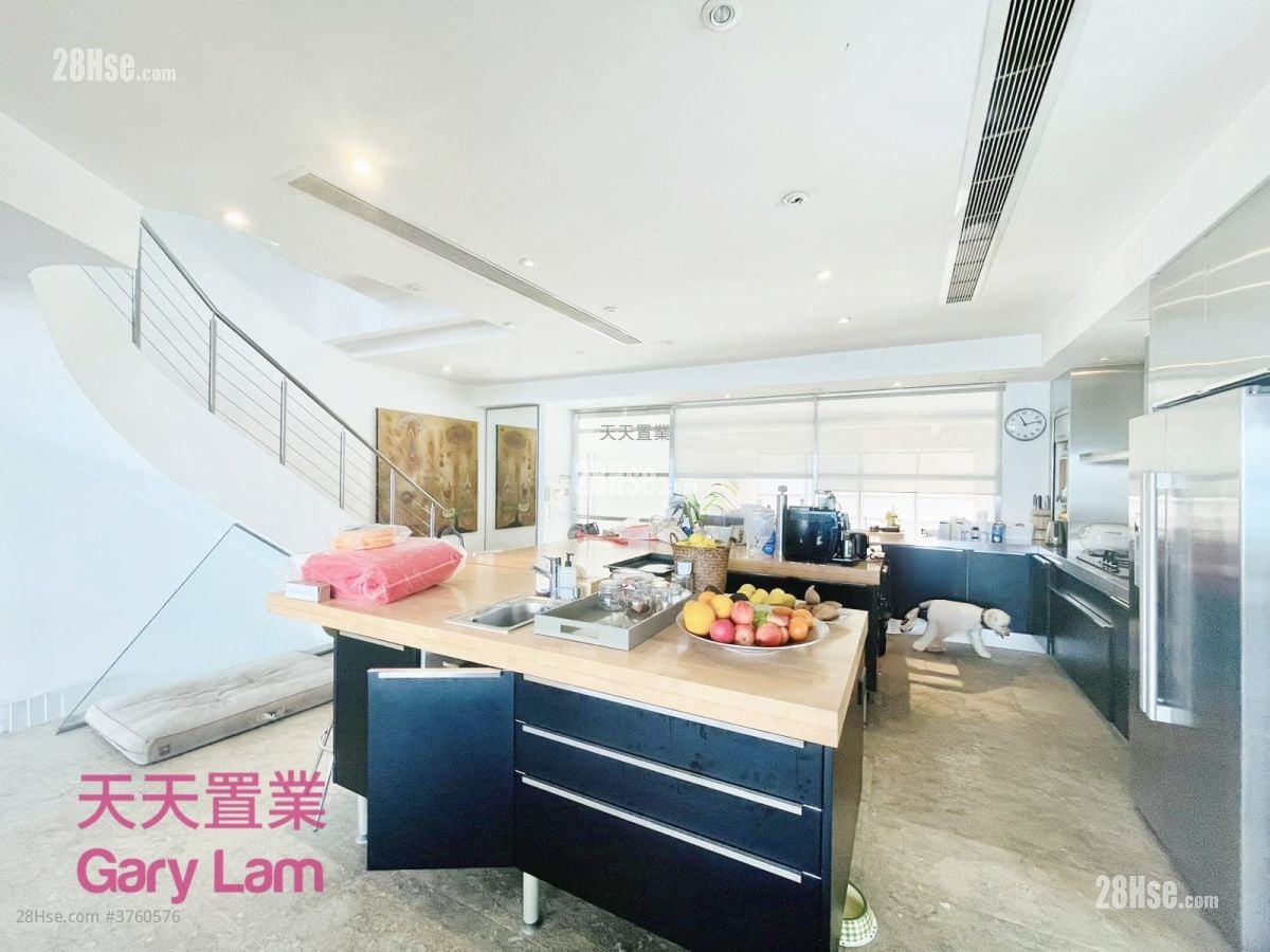 Royal Castle Sell 4 Bedrooms , 4 Bathrooms 2,720 ft²