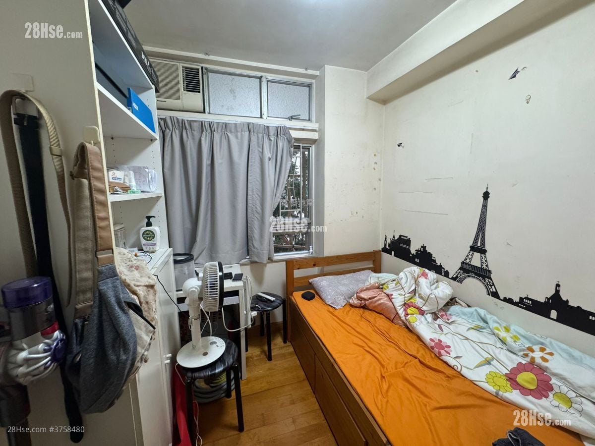 Whampoa Garden Sell 4 Bedrooms , 2 Bathrooms 755 ft²