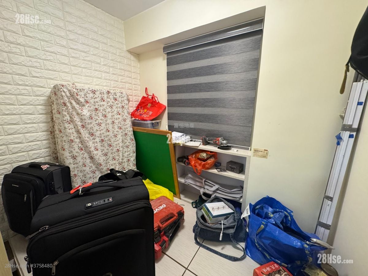 Whampoa Garden Sell 4 Bedrooms , 2 Bathrooms 755 ft²