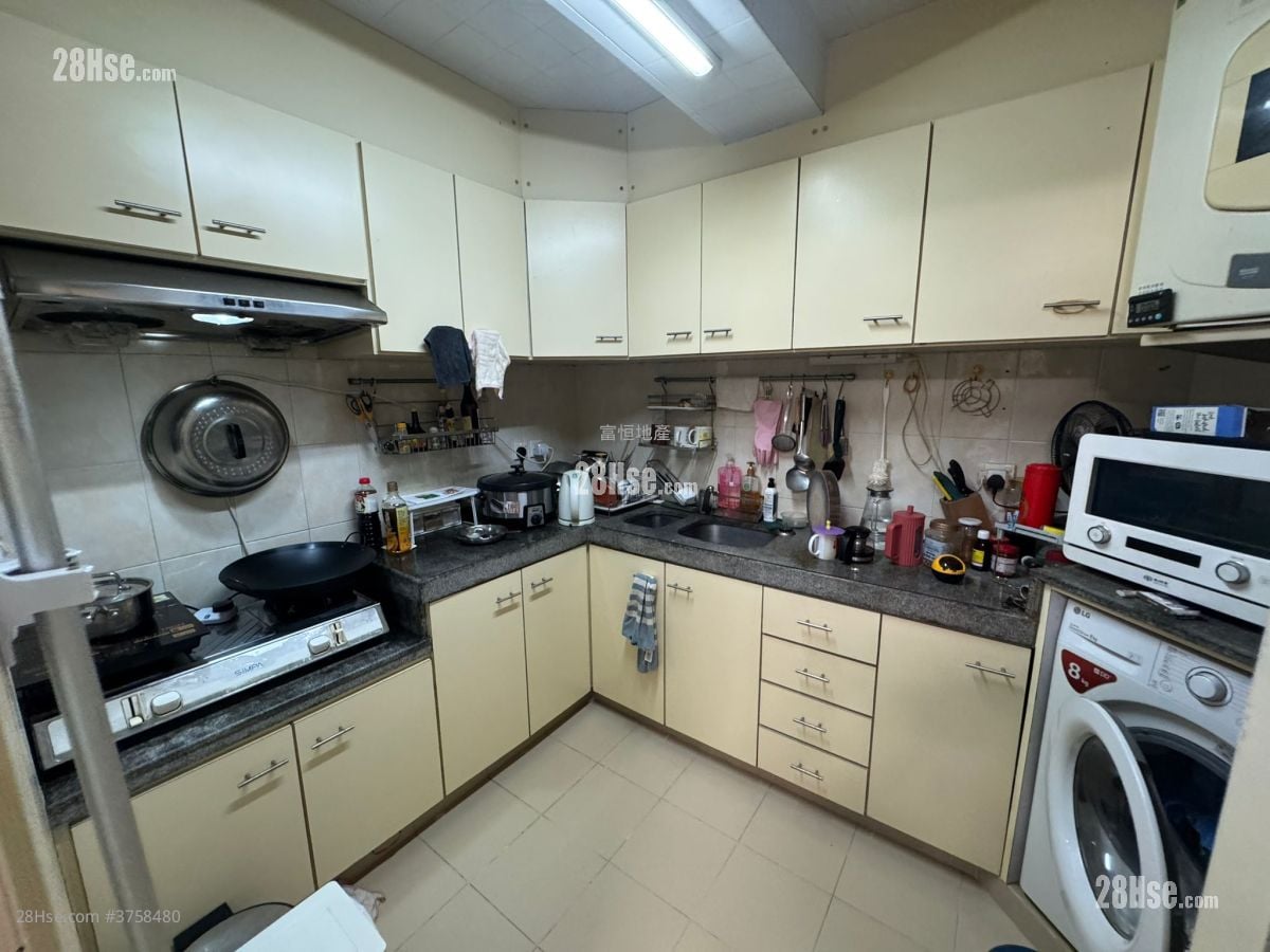 Whampoa Garden Sell 4 Bedrooms , 2 Bathrooms 755 ft²