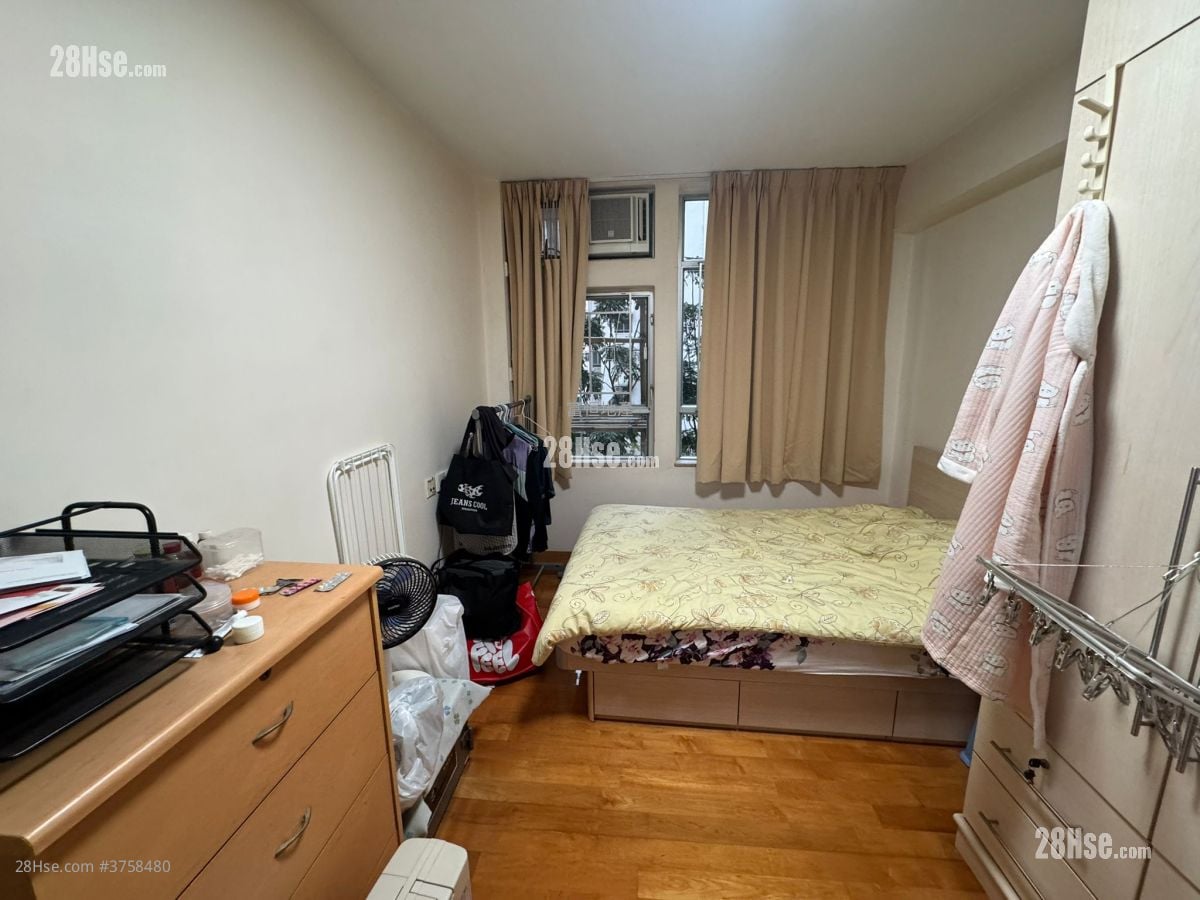 Whampoa Garden Sell 4 Bedrooms , 2 Bathrooms 755 ft²