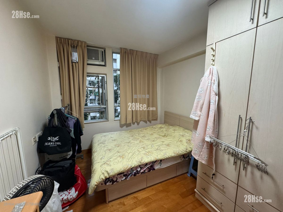 Whampoa Garden Sell 4 Bedrooms , 2 Bathrooms 755 ft²