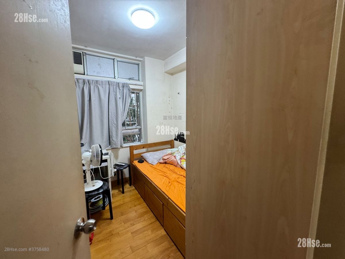 Whampoa Garden Sell 4 Bedrooms , 2 Bathrooms 755 ft²