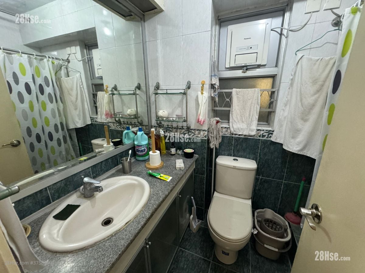 Whampoa Garden Sell 4 Bedrooms , 2 Bathrooms 755 ft²