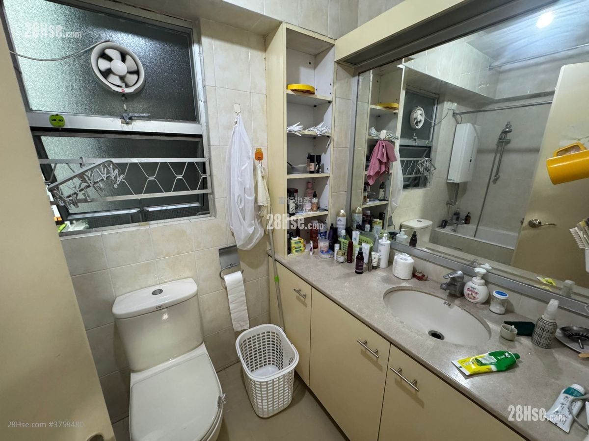 Whampoa Garden Sell 4 Bedrooms , 2 Bathrooms 755 ft²