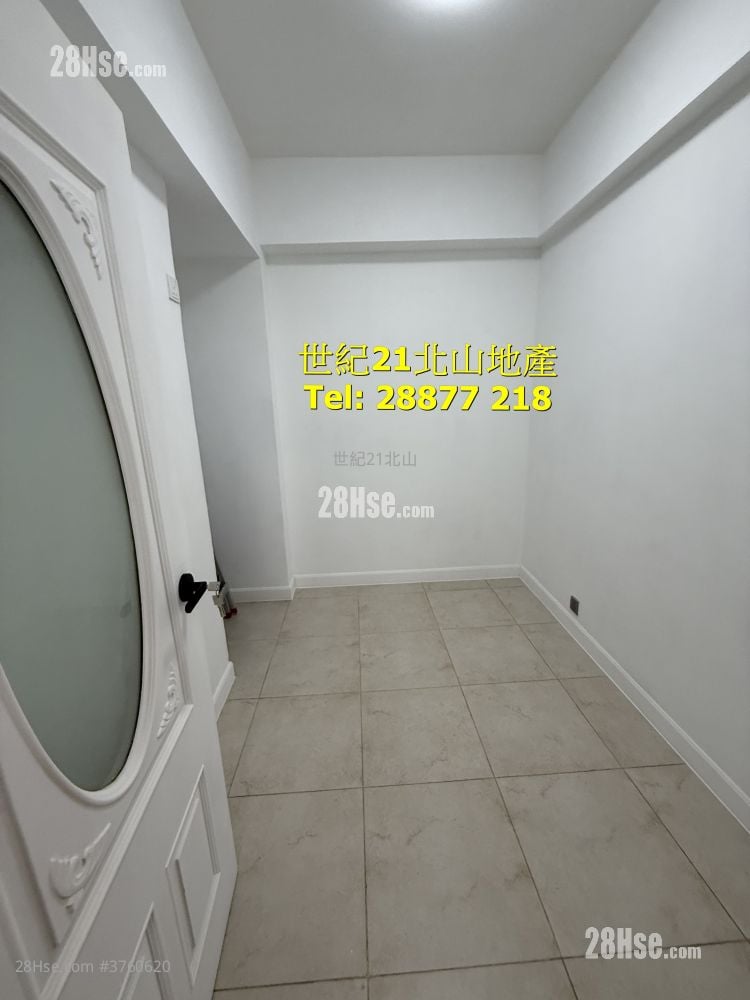 Hung On Building Sell 3 Bedrooms , 1 Bathroom 671 ft²