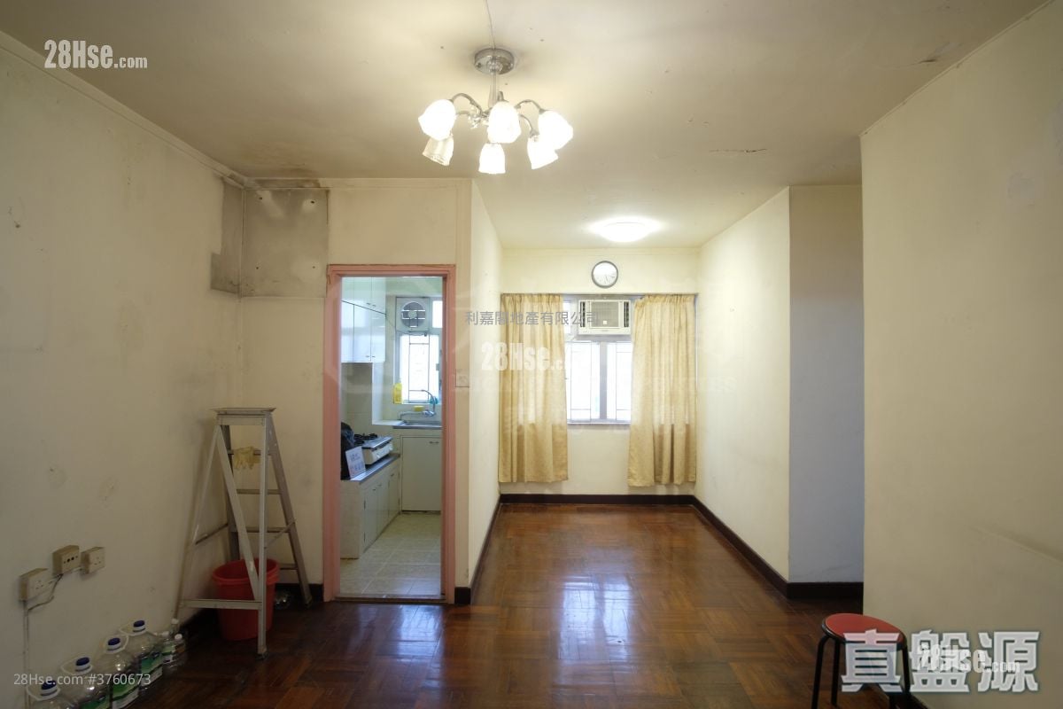 Golden Valley Mansion Sell 3 Bedrooms 573 ft²