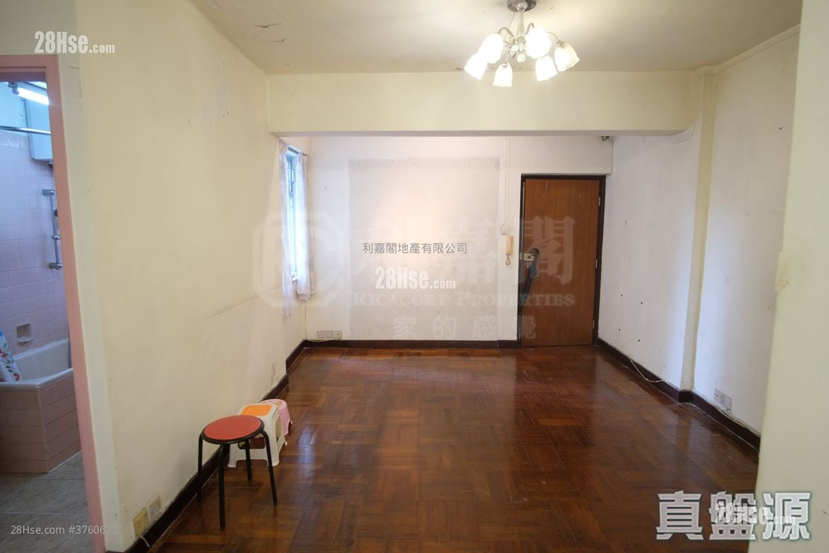 Golden Valley Mansion Sell 3 Bedrooms 573 ft²