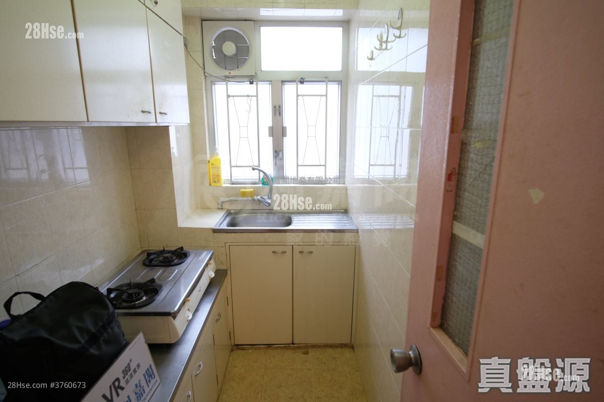 Golden Valley Mansion Sell 3 Bedrooms 573 ft²