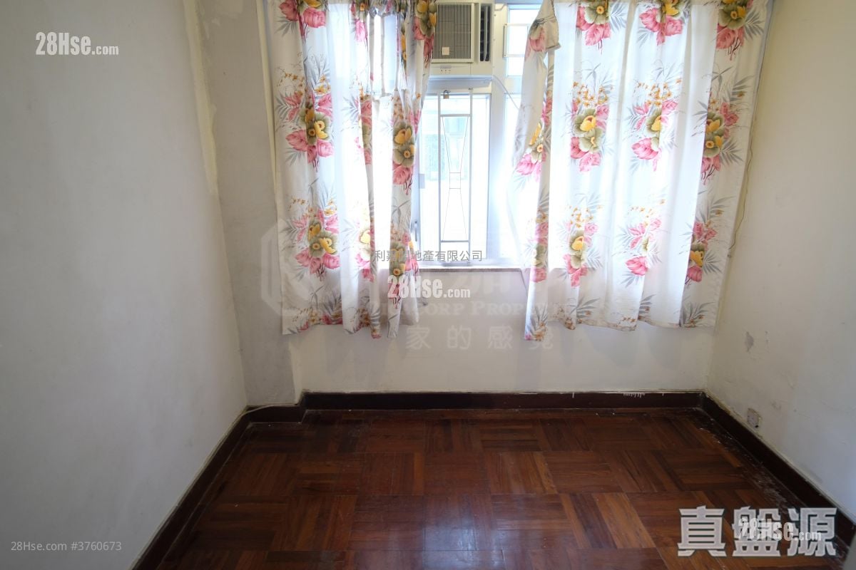 Golden Valley Mansion Sell 3 Bedrooms 573 ft²