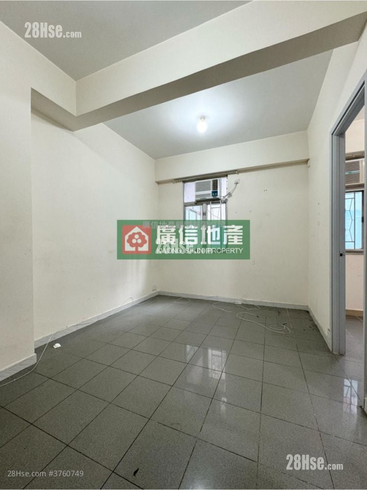 Tak Hay Building Sell 2 Bedrooms , 1 Bathroom 292 ft²