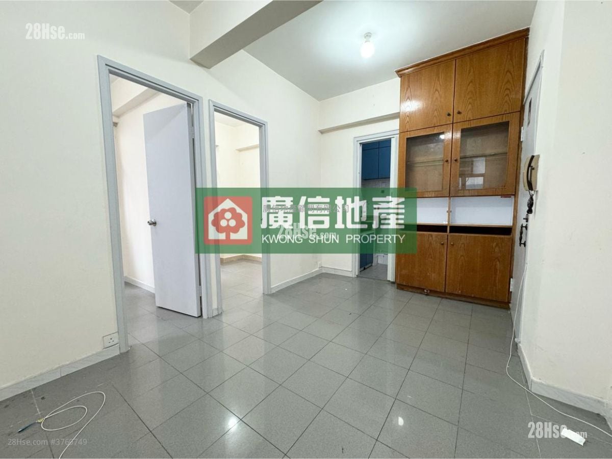Tak Hay Building Sell 2 Bedrooms , 1 Bathroom 292 ft²