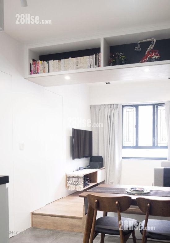 Bank Building Sell 2 Bedrooms , 1 Bathroom 375 ft²