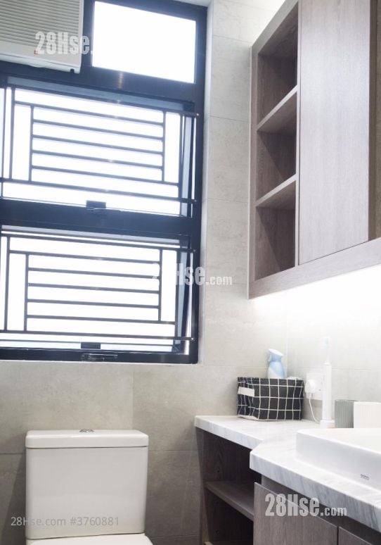 Bank Building Sell 2 Bedrooms , 1 Bathroom 375 ft²