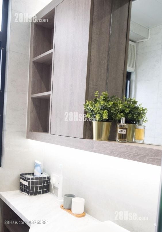 Bank Building Sell 2 Bedrooms , 1 Bathroom 375 ft²