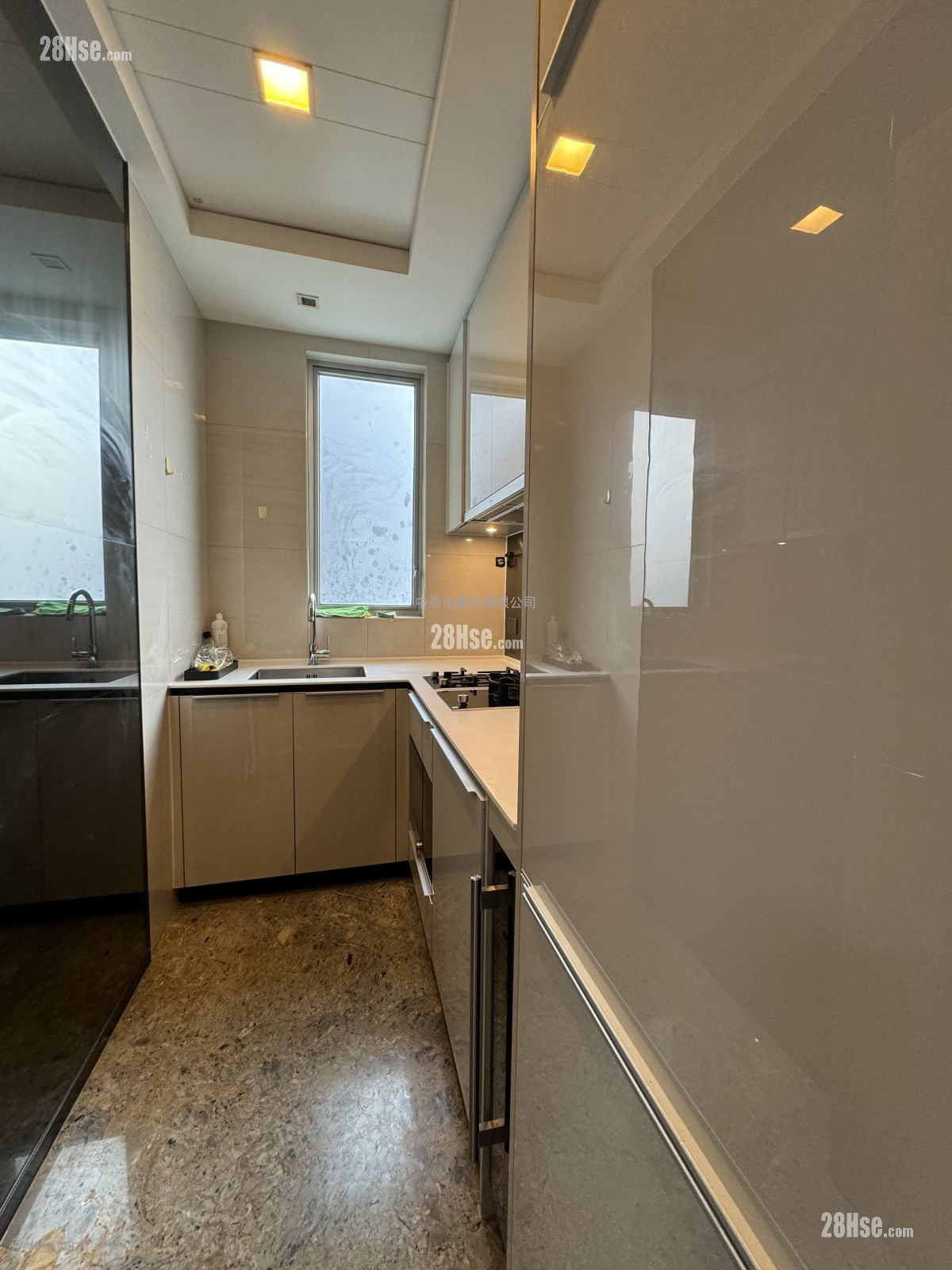 Century Link Sell 3 Bedrooms 641 ft²