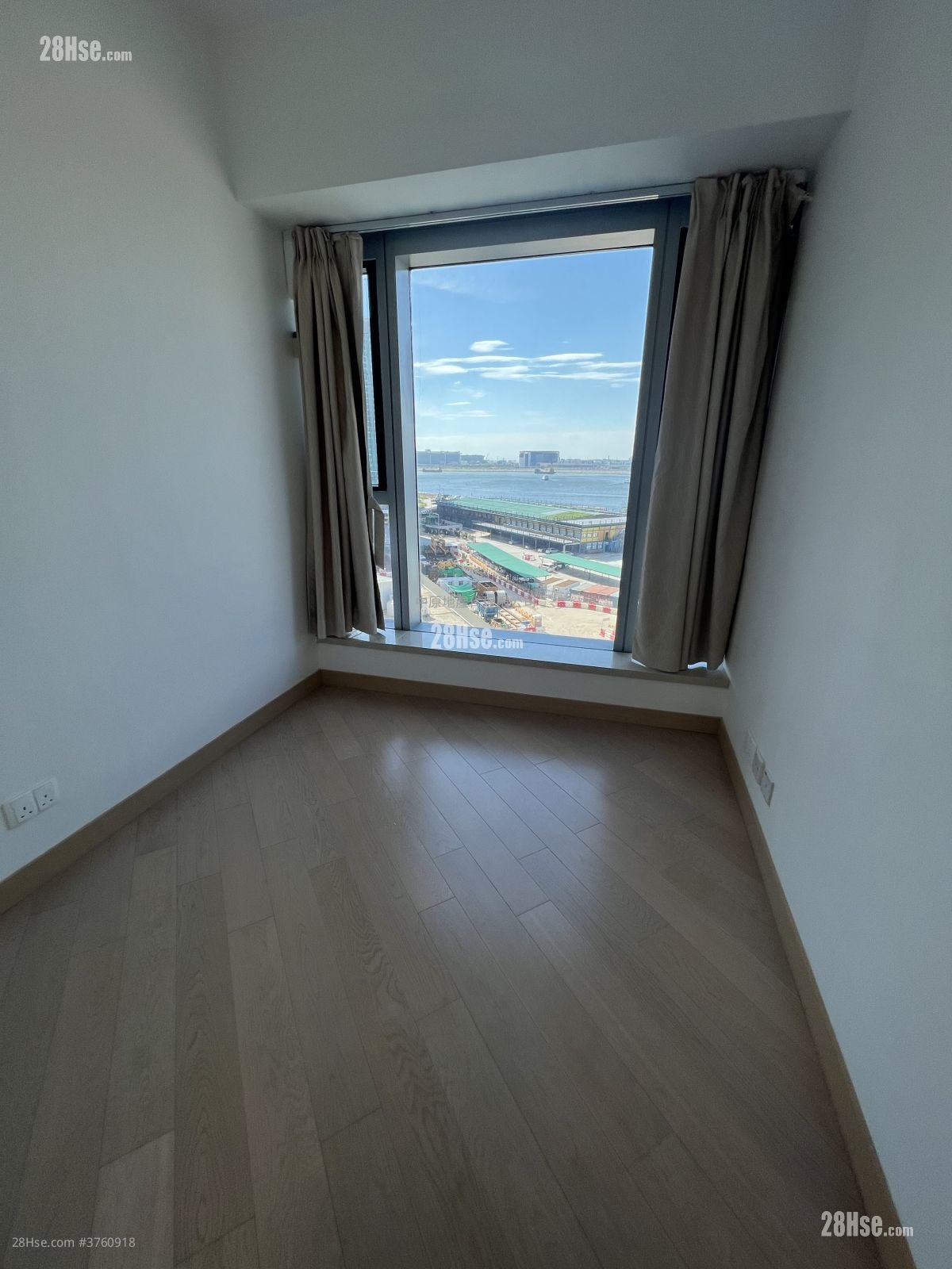 Century Link Sell 3 Bedrooms 641 ft²