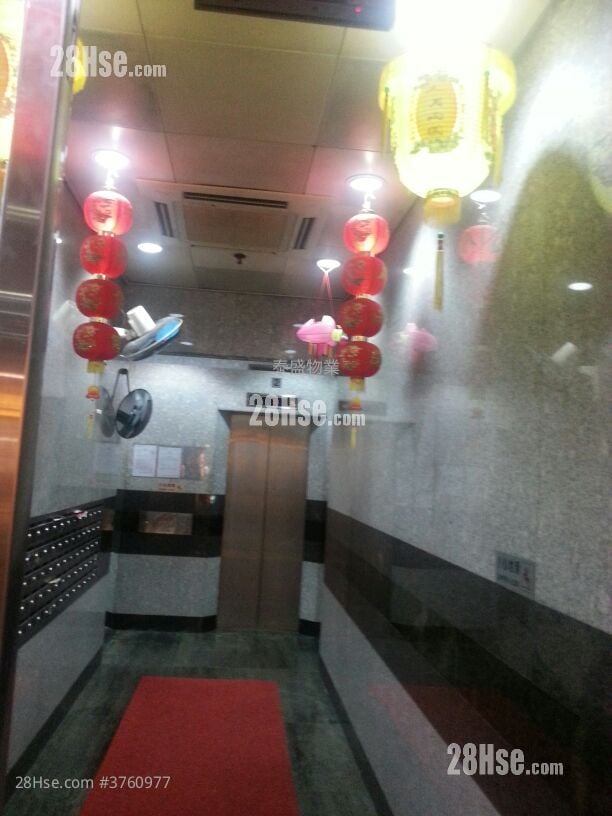 Hoi Fung Centre Sell 2 Bedrooms , 1 Bathroom 362 ft²