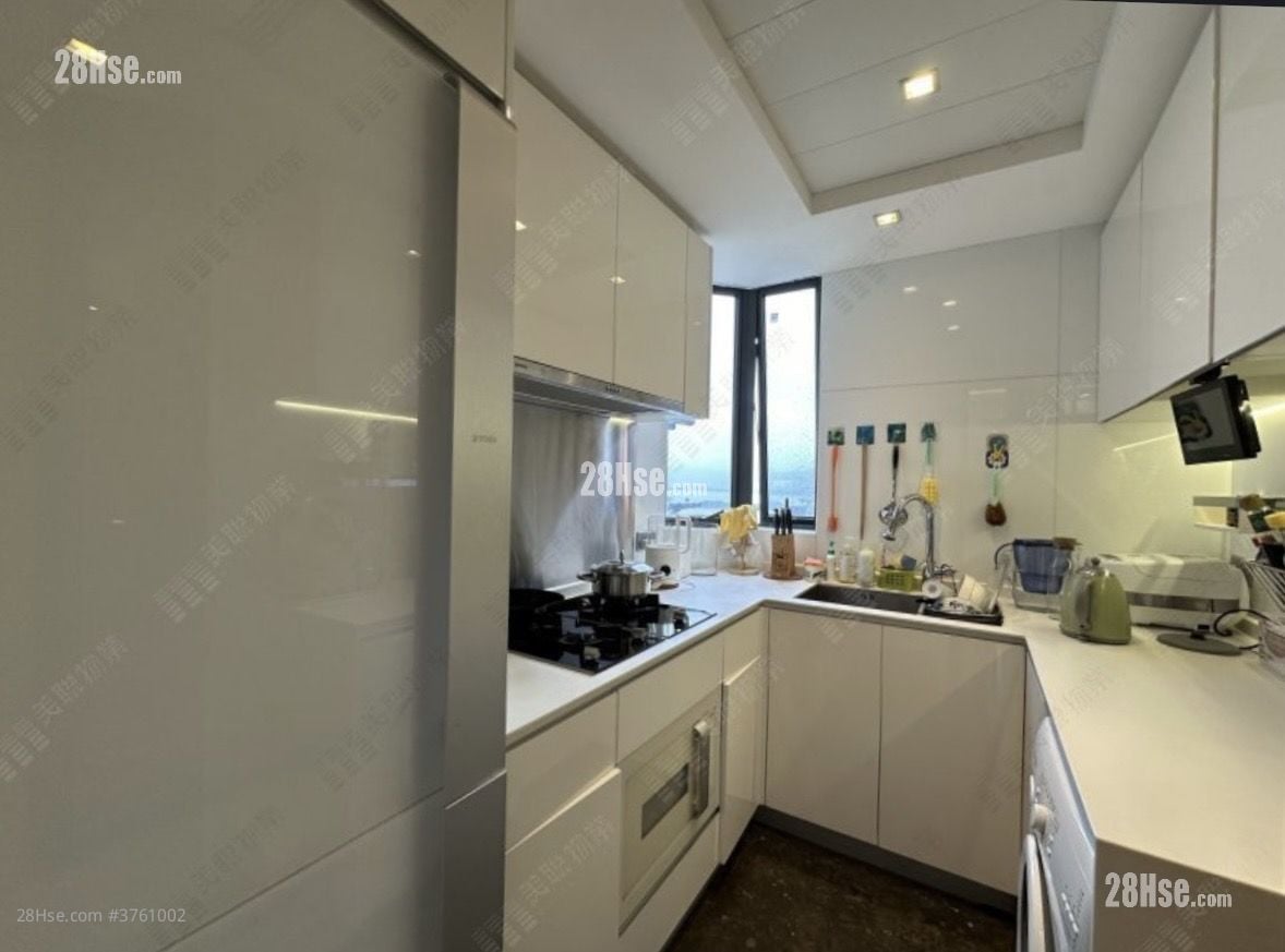 厨房: 迎海 售盘 3 房 , 2 浴室 799 平方尺