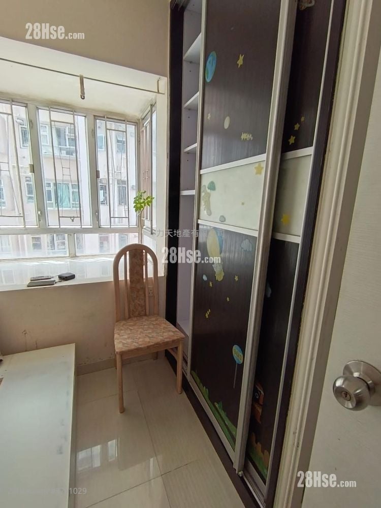 Chuen Fai Centre Sell 2 Bedrooms , 1 Bathroom 295 ft²