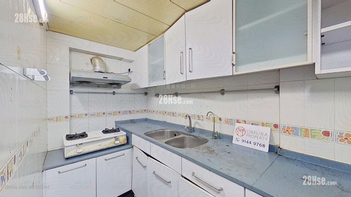 kitchen: Yau Ma Hom Village Sell 3 Bedrooms , 2 Bathrooms 605 ft²