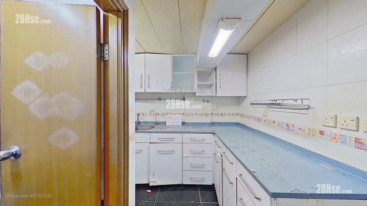 kitchen: Yau Ma Hom Village Sell 3 Bedrooms , 2 Bathrooms 605 ft²