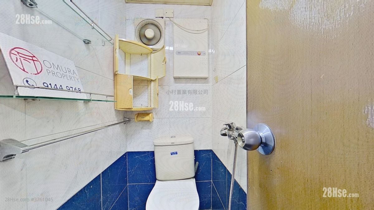 bathroom: Yau Ma Hom Village Sell 3 Bedrooms , 2 Bathrooms 605 ft²