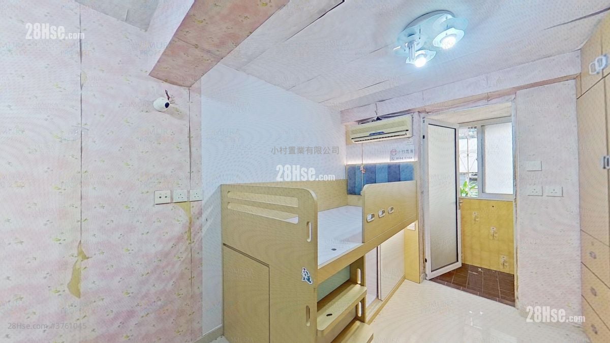 master room: Yau Ma Hom Village Sell 3 Bedrooms , 2 Bathrooms 605 ft²