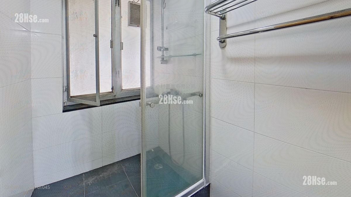 bathroom: Yau Ma Hom Village Sell 3 Bedrooms , 2 Bathrooms 605 ft²