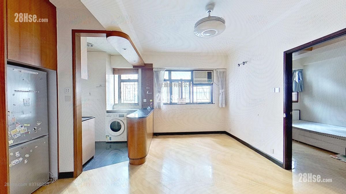 living room: Yue King Building Sell 2 Bedrooms , 1 Bathroom 580 ft²