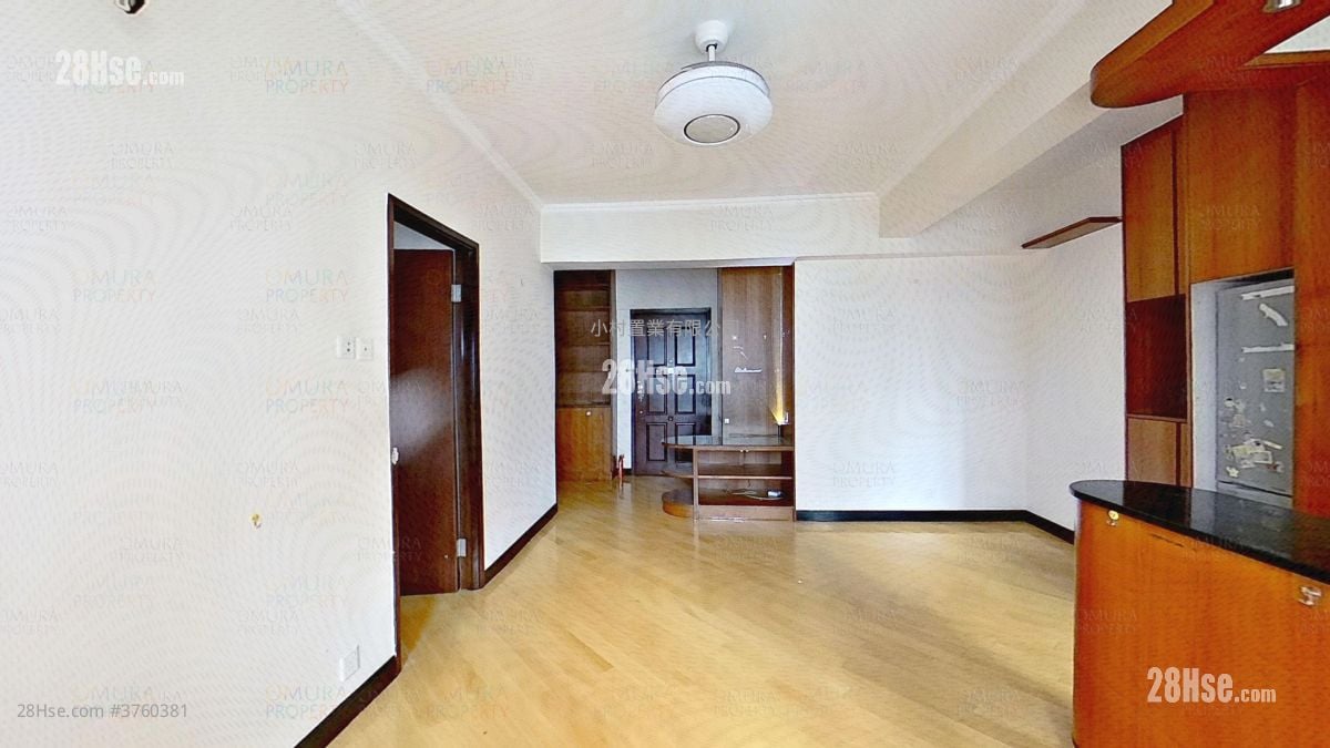 living room: Yue King Building Sell 2 Bedrooms , 1 Bathroom 580 ft²