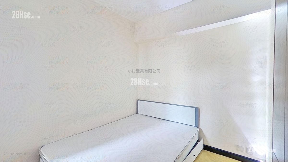 master room: Yue King Building Sell 2 Bedrooms , 1 Bathroom 580 ft²